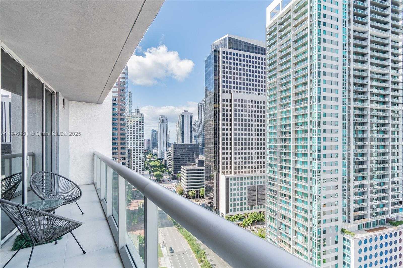 Small Image of 485 BRICKELL AVE #2207, Miami Number 7