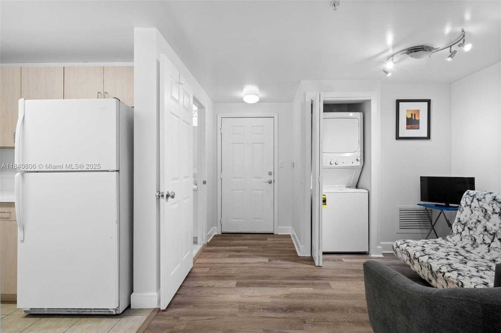 Small Image of 50 MENORES AVE #812, Coral Gables Number 10