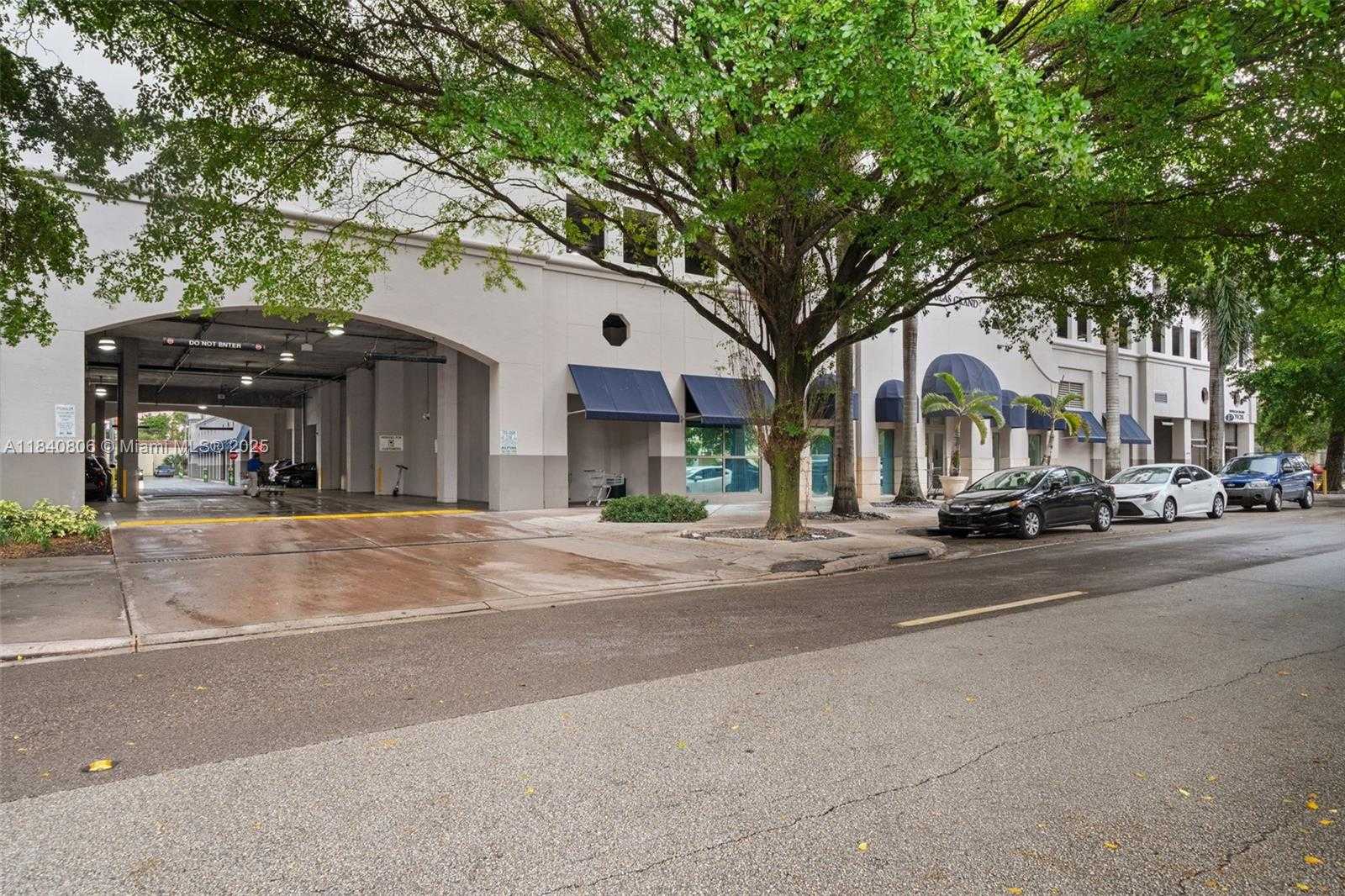 Small Image of 50 MENORES AVE #812, Coral Gables Number 20
