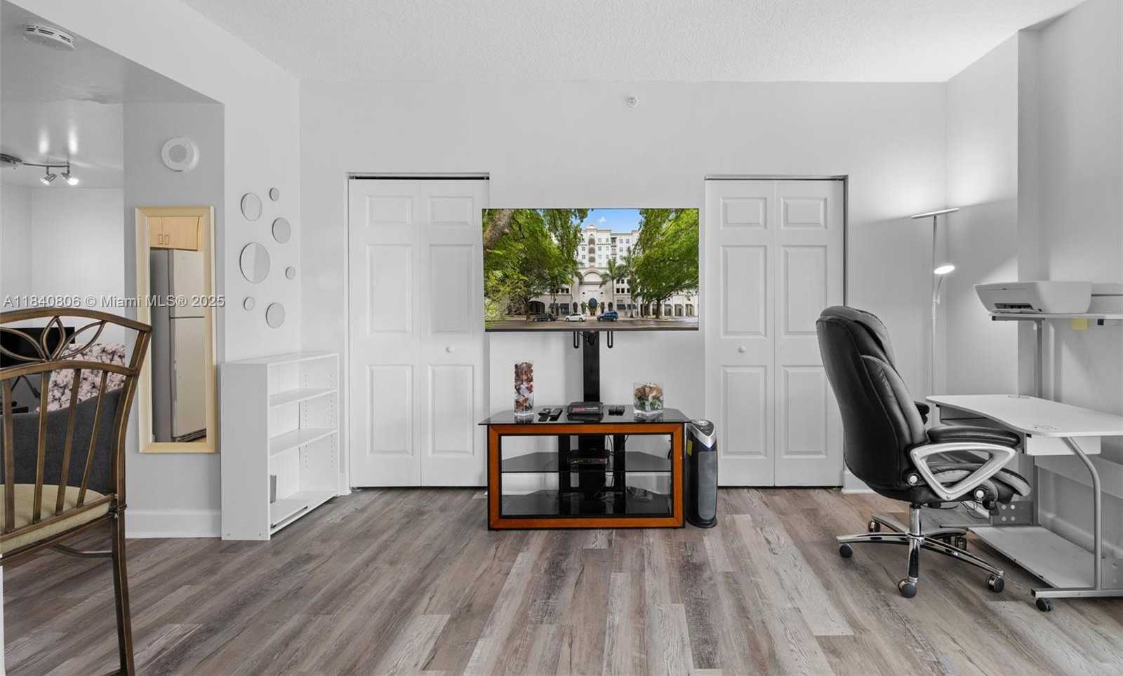 Small Image of 50 MENORES AVE #812, Coral Gables Number 4