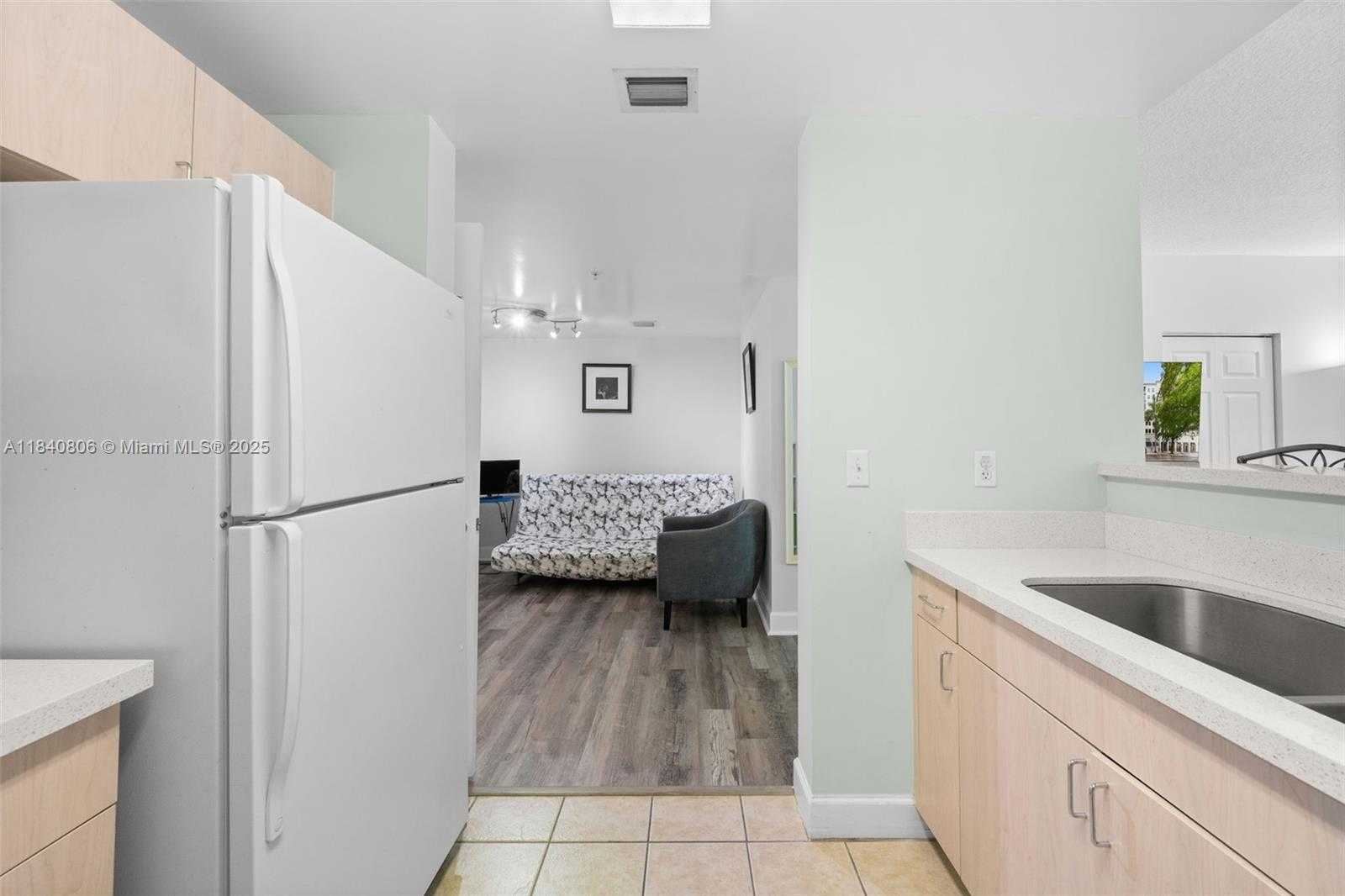 Small Image of 50 MENORES AVE #812, Coral Gables Number 7