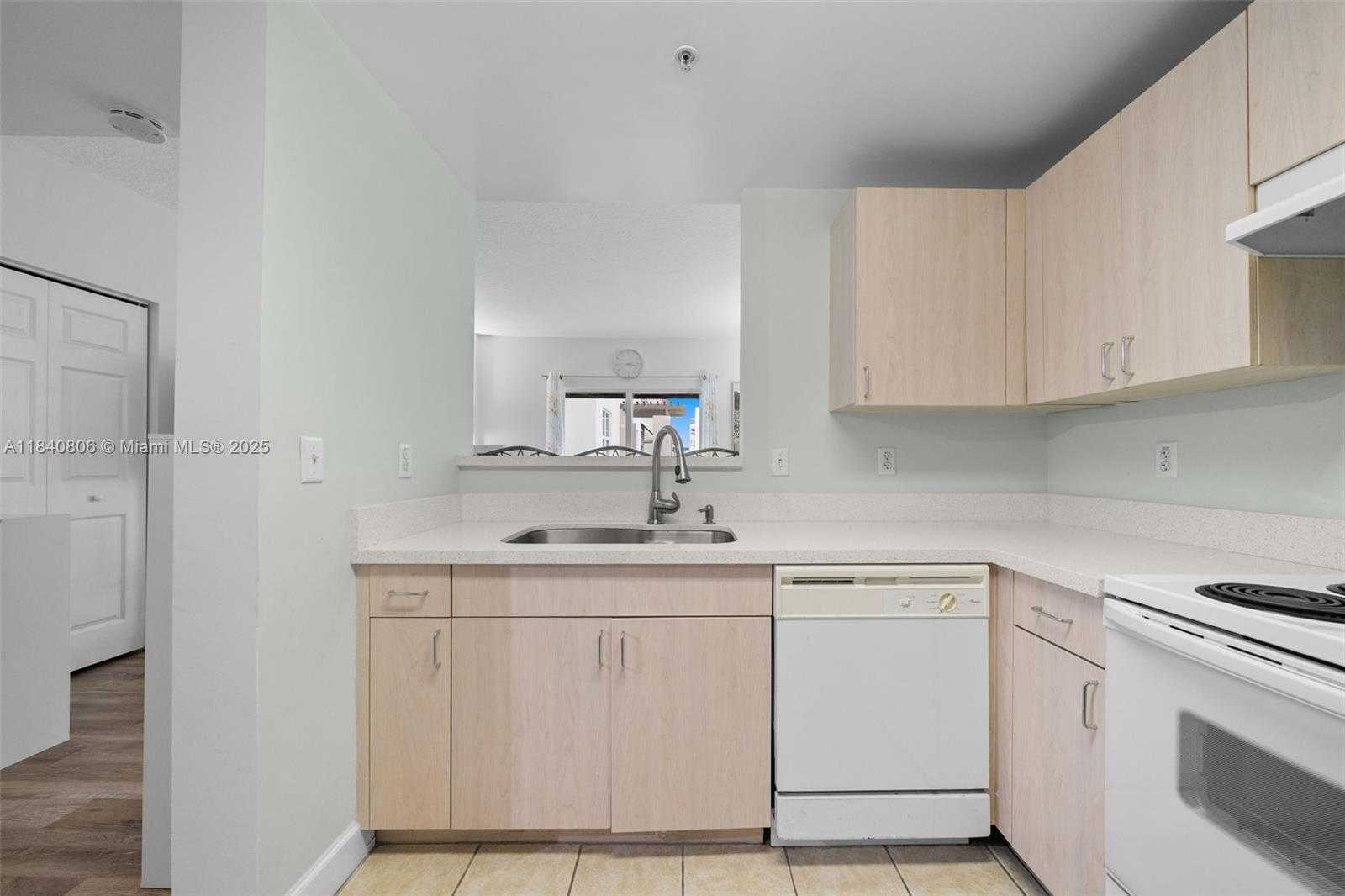 Small Image of 50 MENORES AVE #812, Coral Gables Number 8