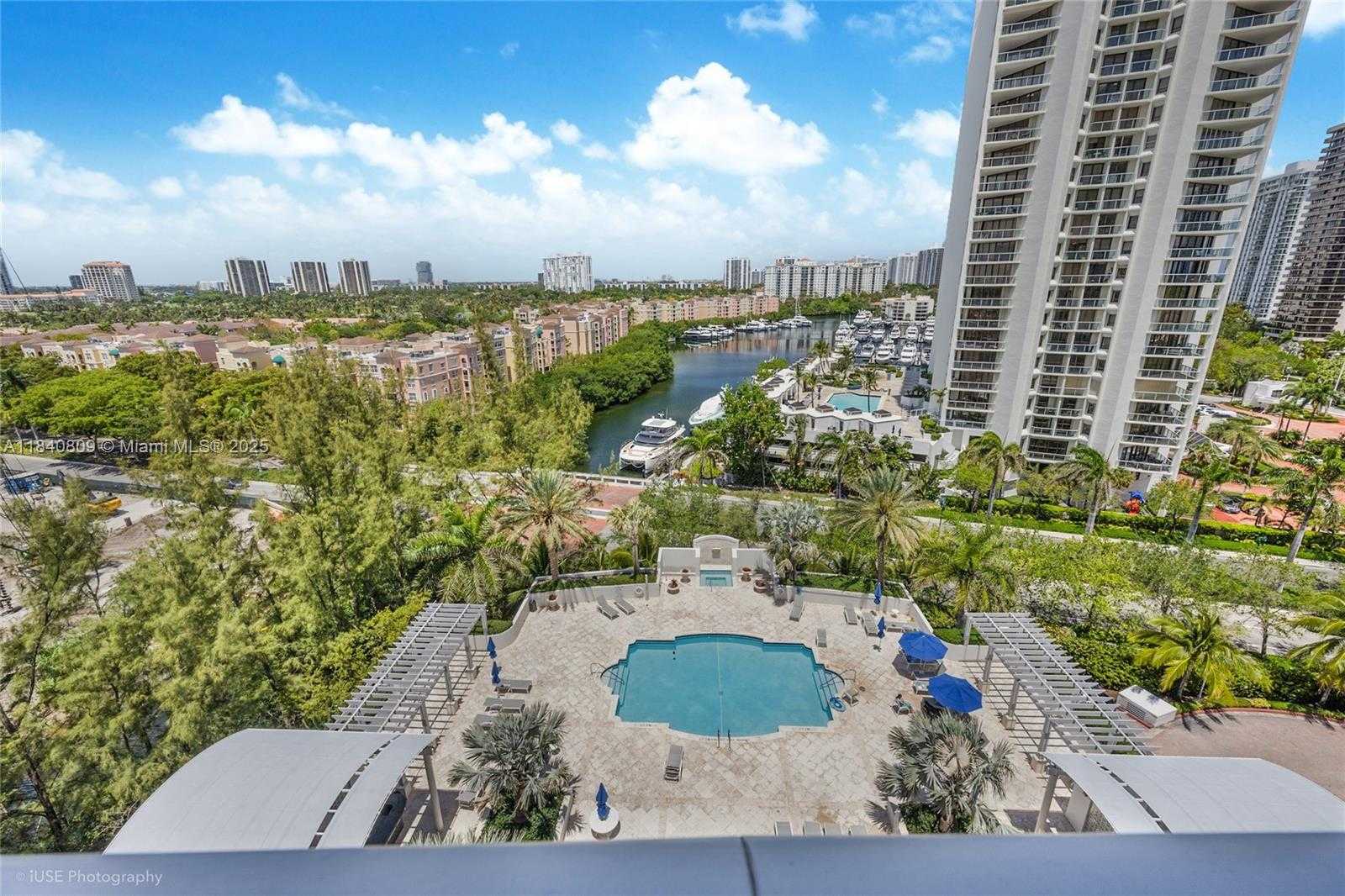 Small Image of 19400 TURNBERRY WAY #922, Aventura Number 11