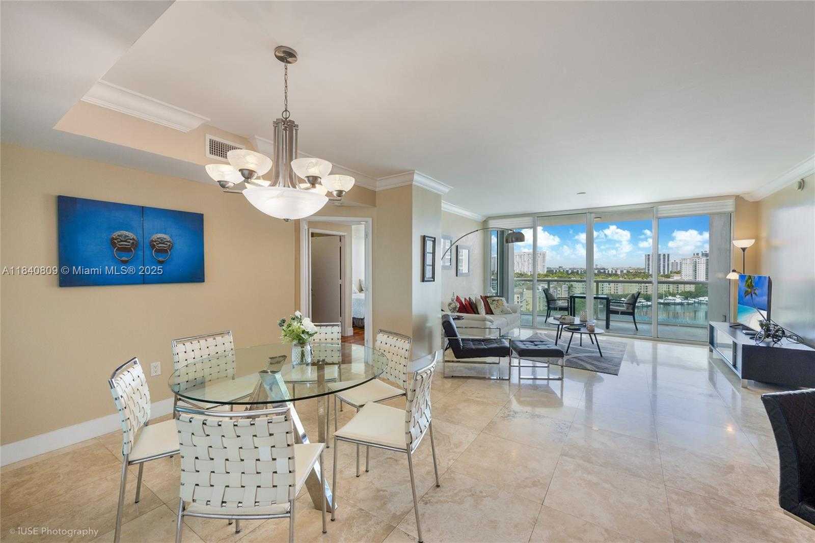Small Image of 19400 TURNBERRY WAY #922, Aventura Number 2