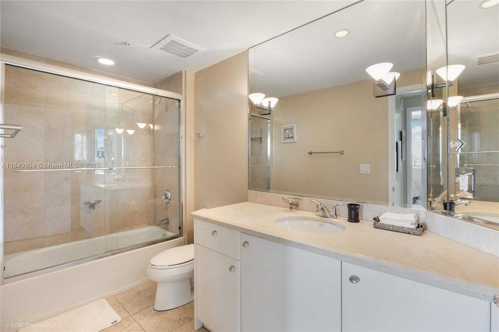 Small Image of 19400 TURNBERRY WAY #922, Aventura Number 9