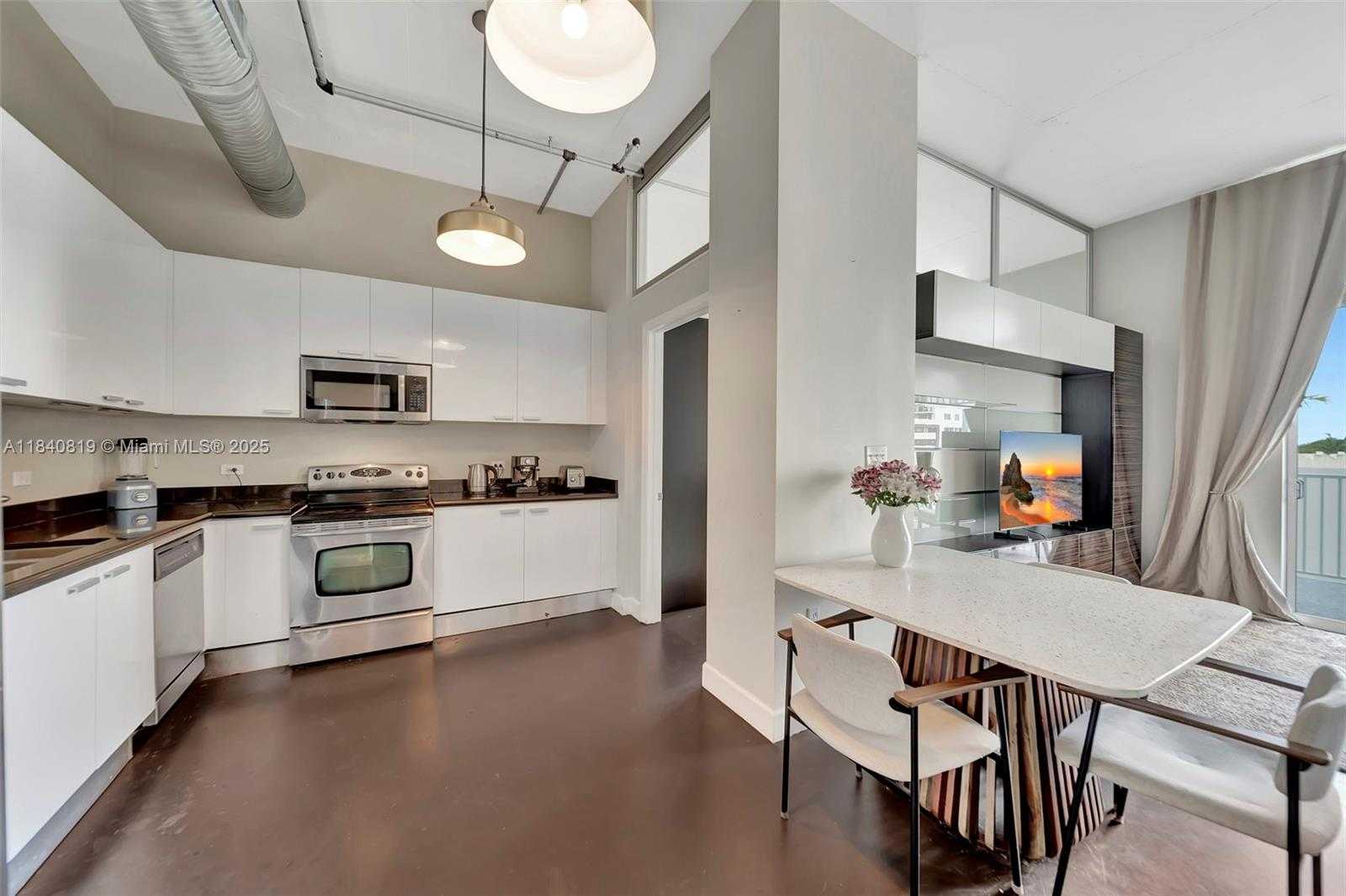 Small Image of 2100 VAN BUREN ST #421, Hollywood Number 21