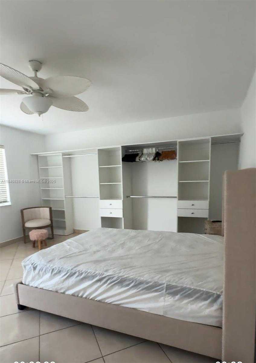 Small Image of 401 COLLINS AVE #15, Miami Beach Number 13