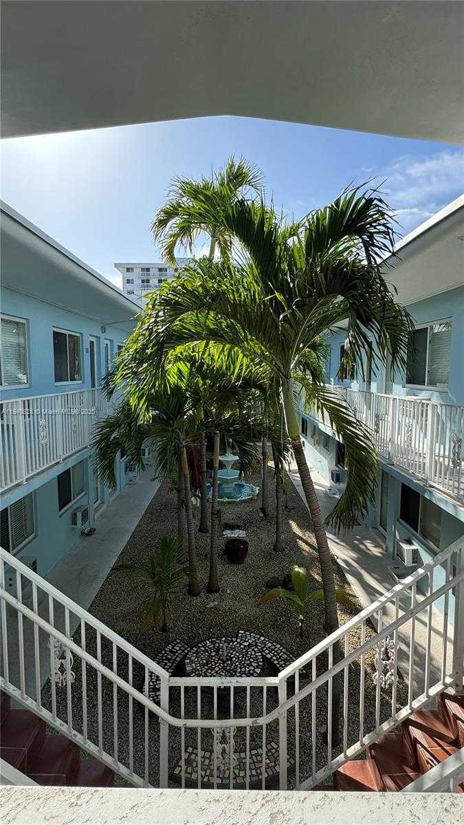 Small Image of 401 COLLINS AVE #15, Miami Beach Number 3
