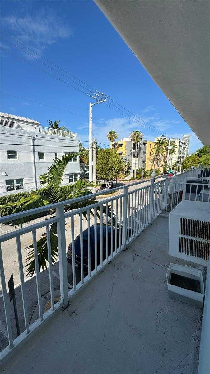 Small Image of 401 COLLINS AVE #15, Miami Beach Number 4