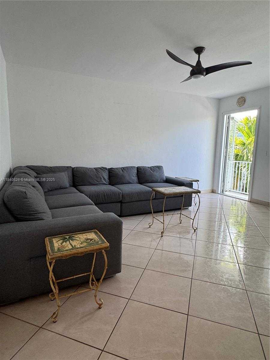 Small Image of 401 COLLINS AVE #15, Miami Beach Number 7