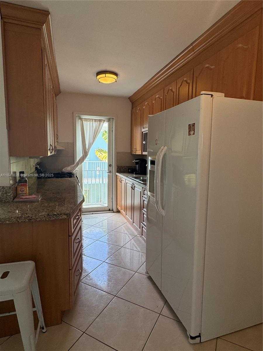 Small Image of 401 COLLINS AVE #15, Miami Beach Number 9