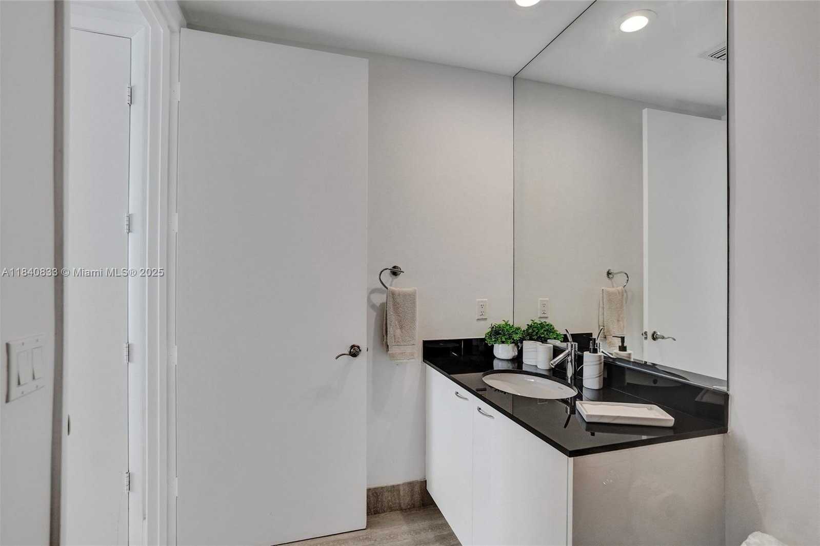Small Image of 31 SOUTH EAST 6TH ST #2104, Miami Number 19