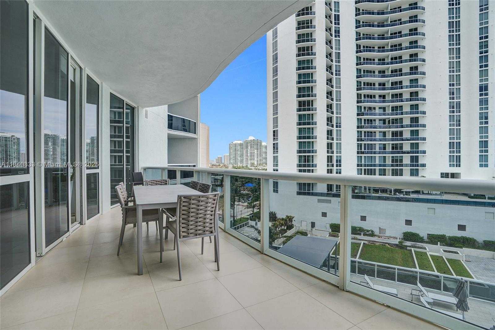 Small Image of 31 SOUTH EAST 6TH ST #2104, Miami Number 26
