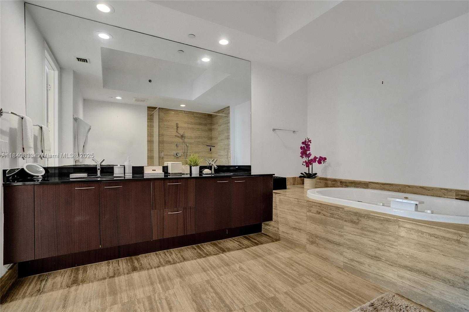 Small Image of 31 SOUTH EAST 6TH ST #2104, Miami Number 36
