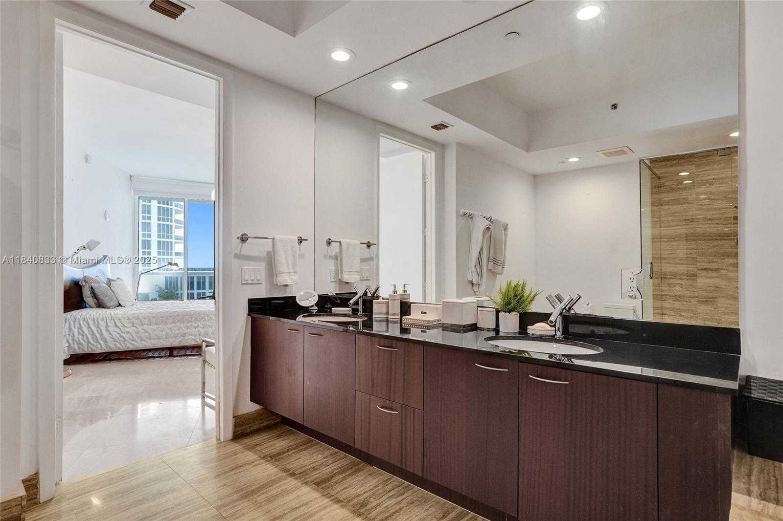 Small Image of 31 SOUTH EAST 6TH ST #2104, Miami Number 38