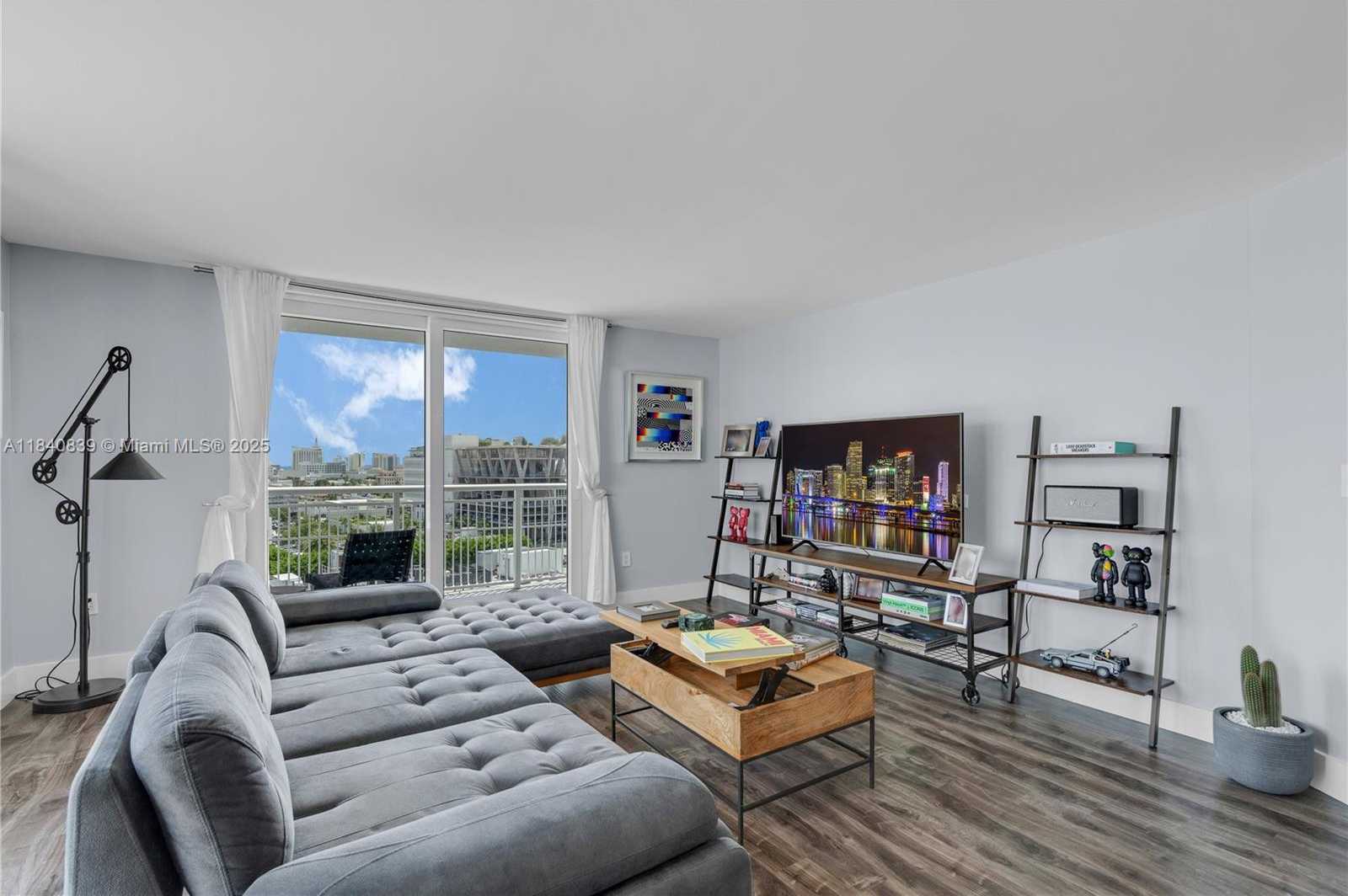 Small Image of 1688 WEST AVE #1209, Miami Beach Number 3