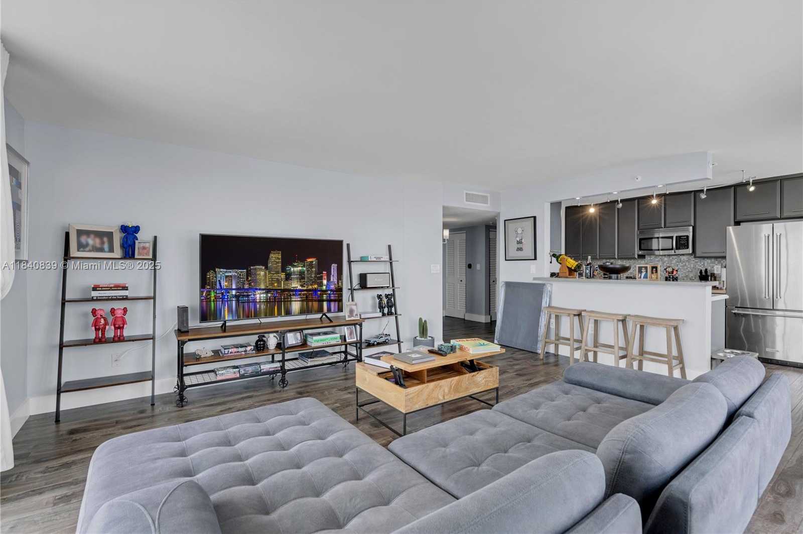 Small Image of 1688 WEST AVE #1209, Miami Beach Number 4