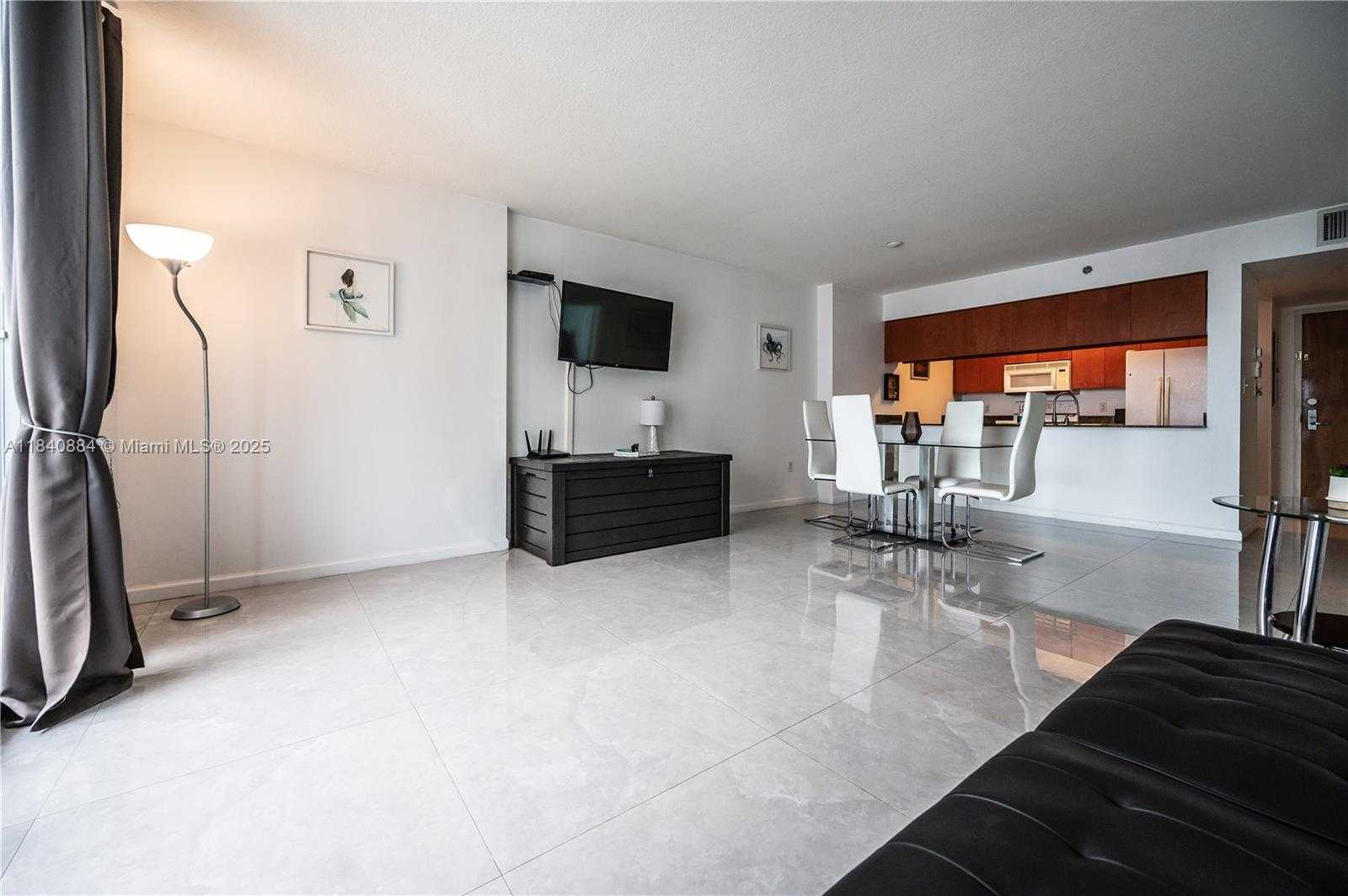 Small Image of 1200 BRICKELL BAY DR #3821, Miami Number 10
