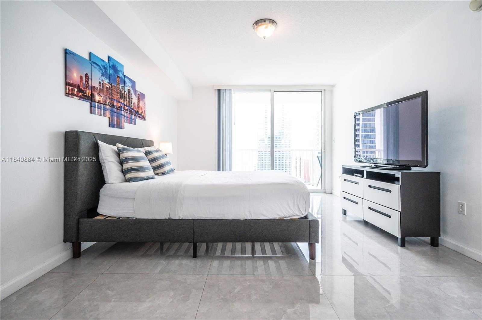 Small Image of 1200 BRICKELL BAY DR #3821, Miami Number 11