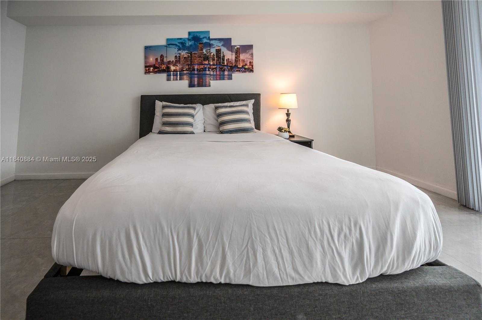 Small Image of 1200 BRICKELL BAY DR #3821, Miami Number 14