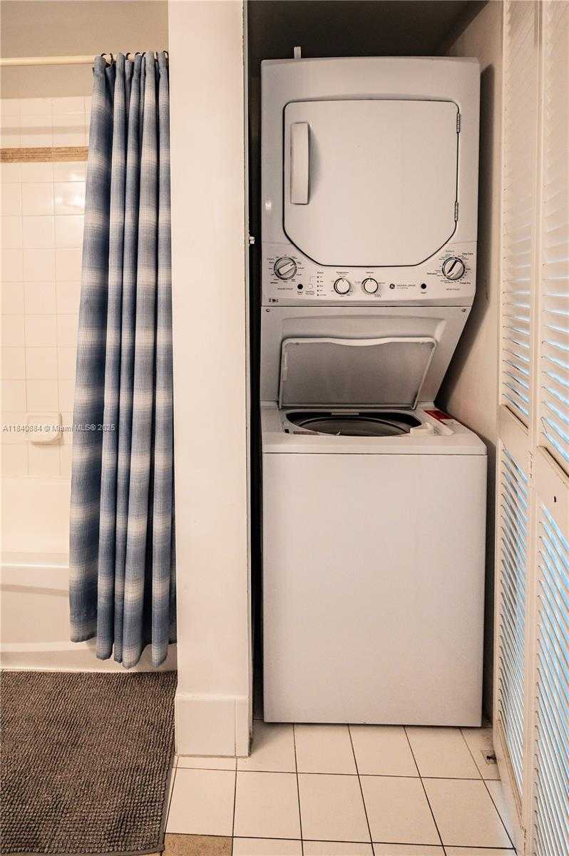 Small Image of 1200 BRICKELL BAY DR #3821, Miami Number 20