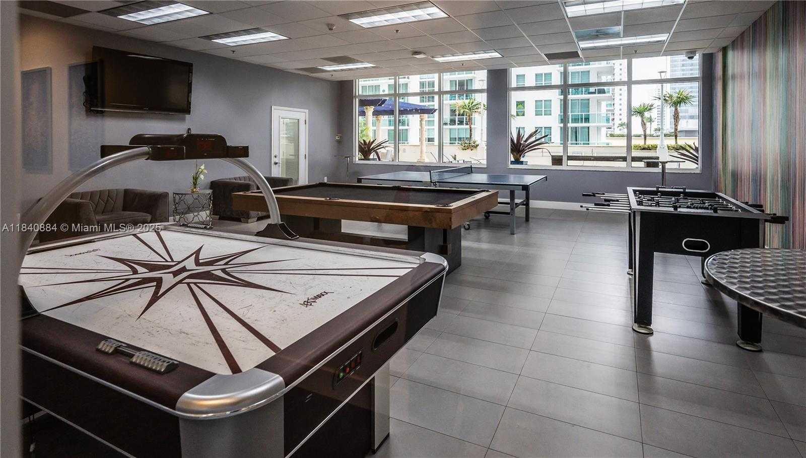 Small Image of 1200 BRICKELL BAY DR #3821, Miami Number 25