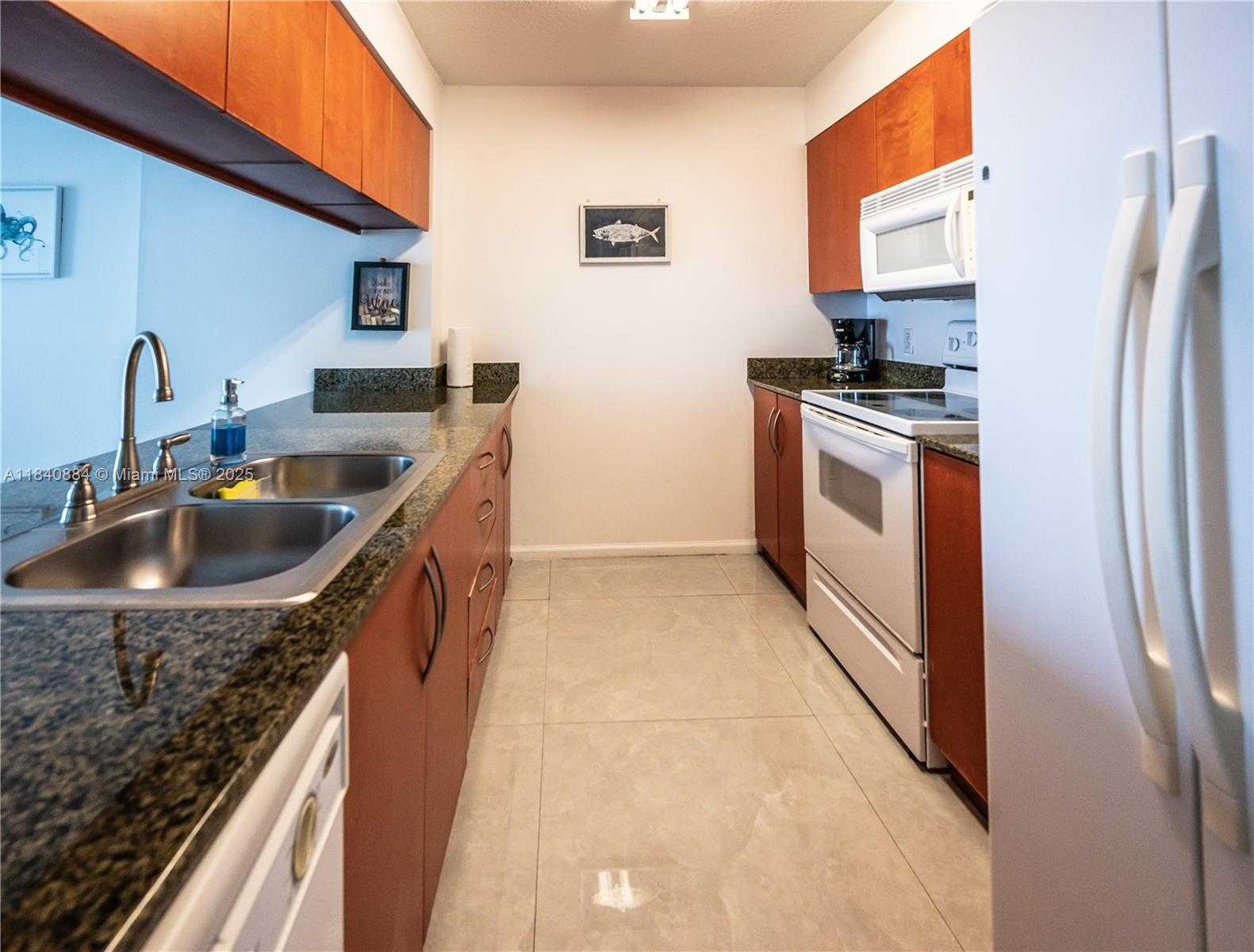 Small Image of 1200 BRICKELL BAY DR #3821, Miami Number 3
