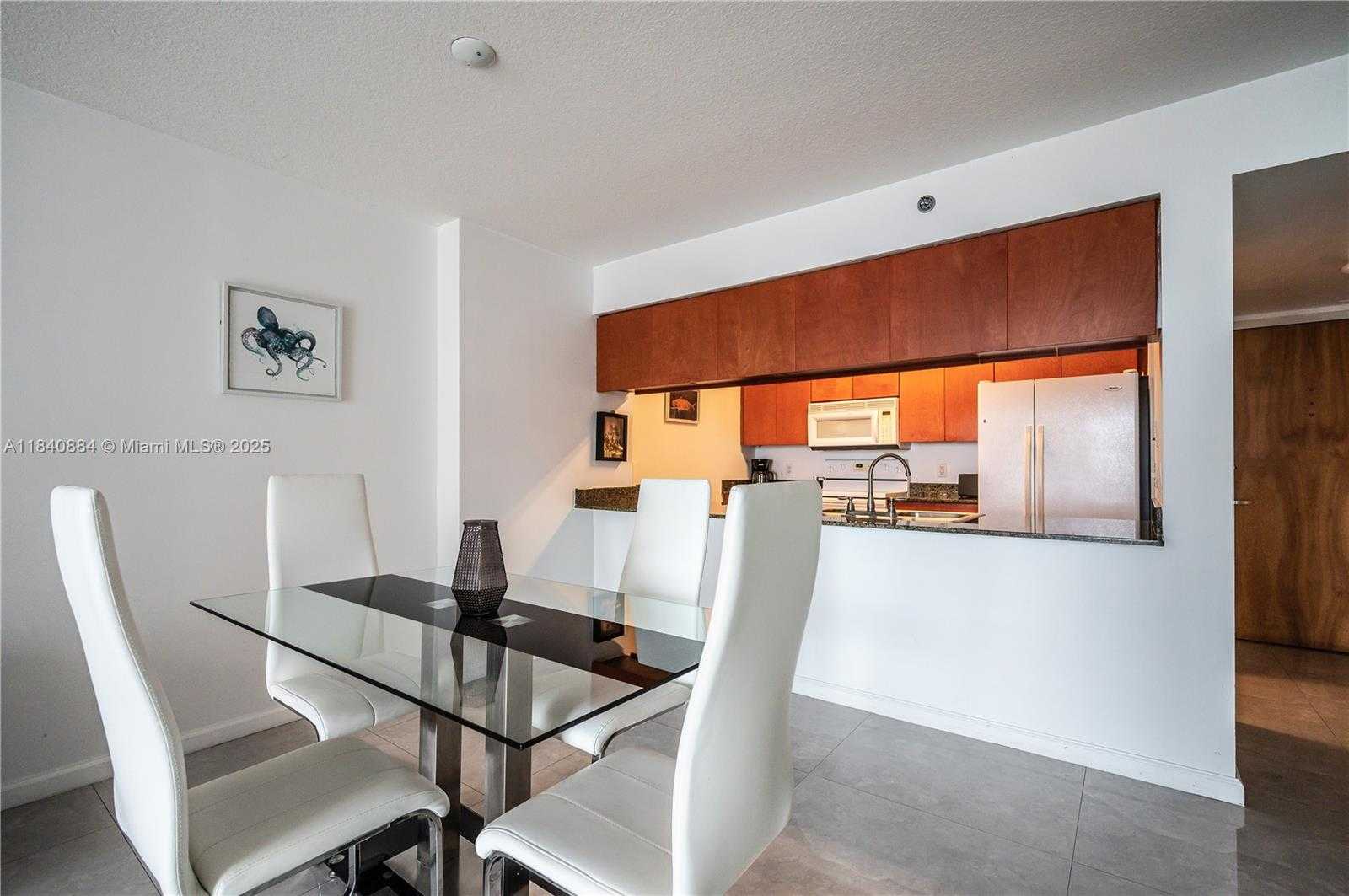 Small Image of 1200 BRICKELL BAY DR #3821, Miami Number 7