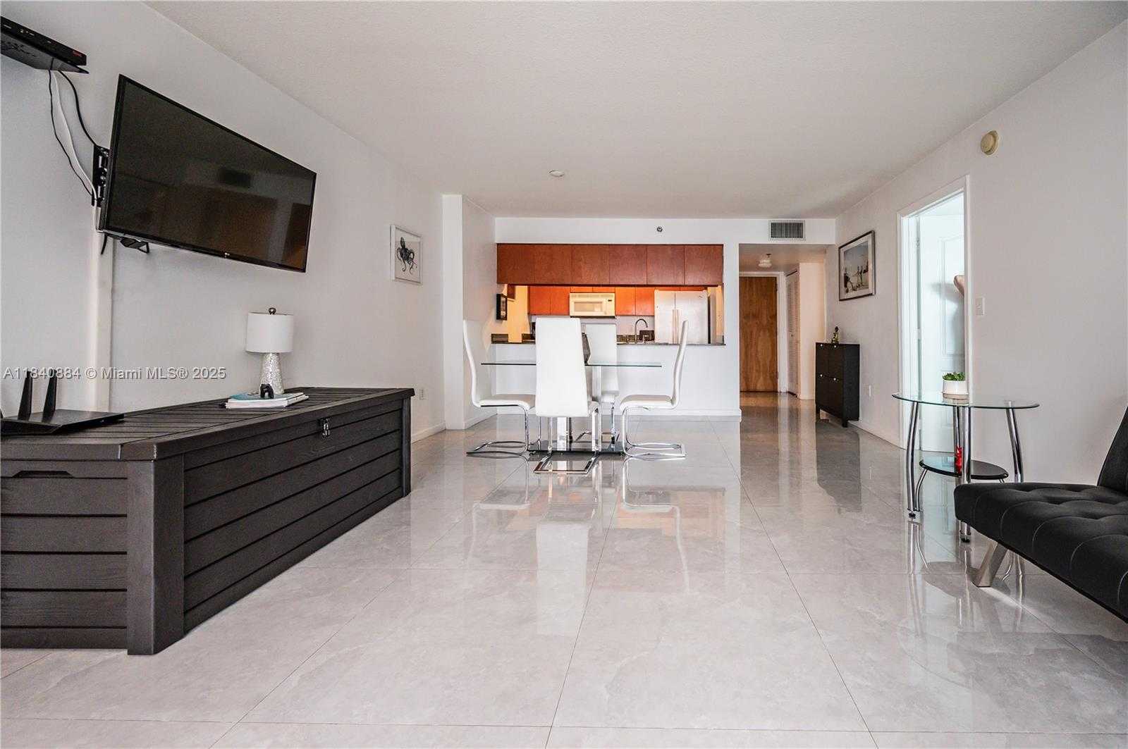 Small Image of 1200 BRICKELL BAY DR #3821, Miami Number 8
