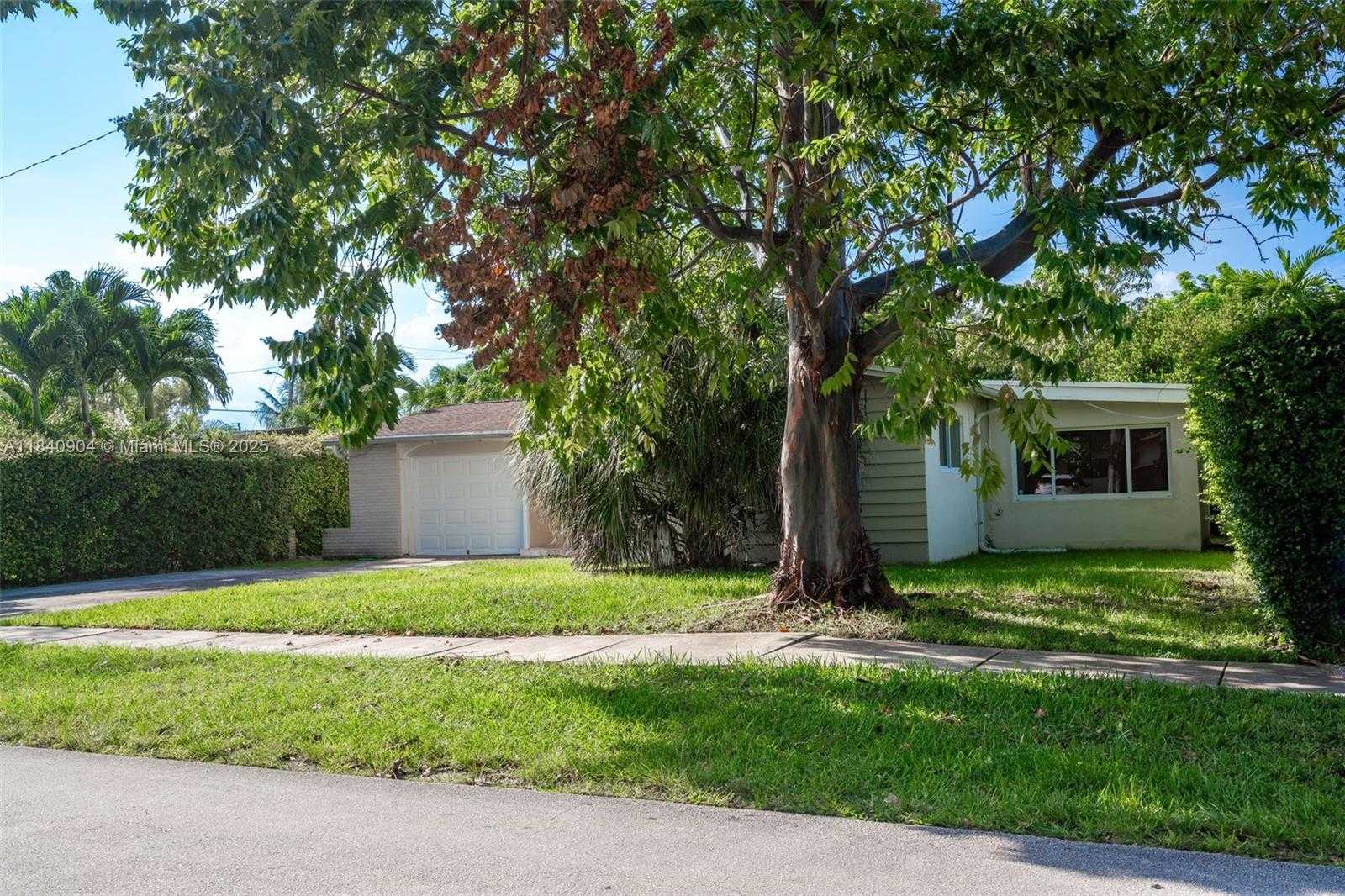 Small Image of 8475 SOUTH WEST 43RD ST, Miami Number 3