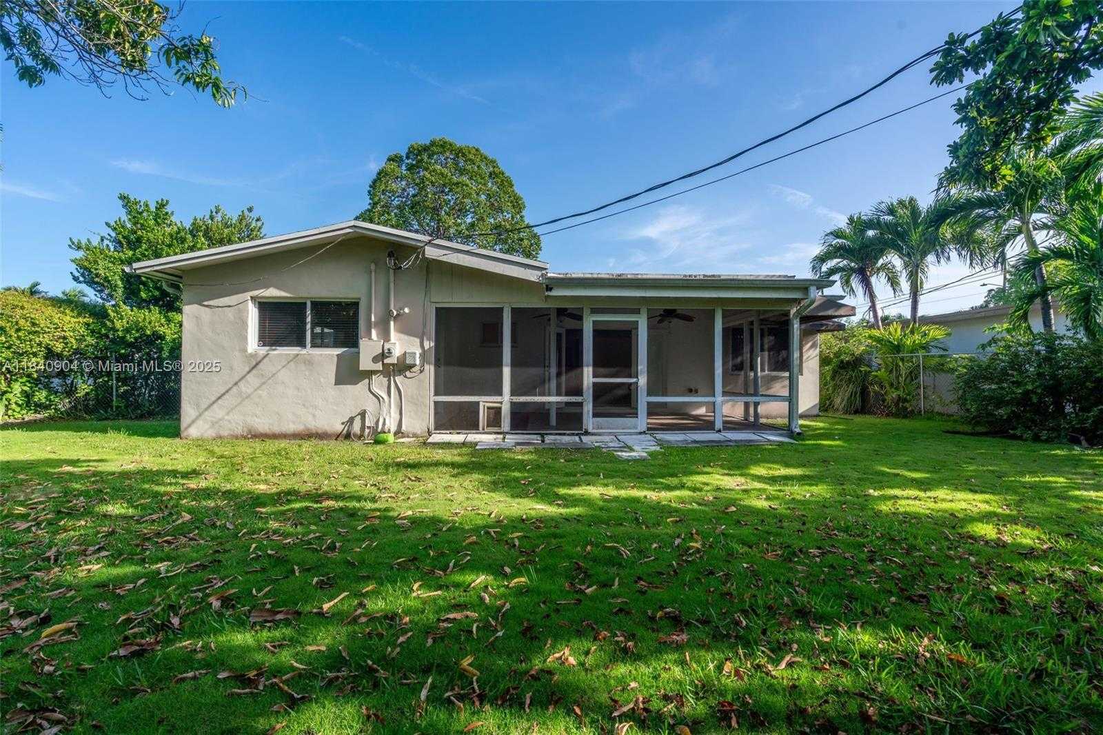 Small Image of 8475 SOUTH WEST 43RD ST, Miami Number 30