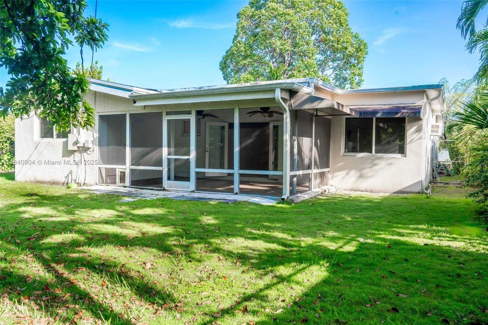 Small Image of 8475 SOUTH WEST 43RD ST, Miami Number 32