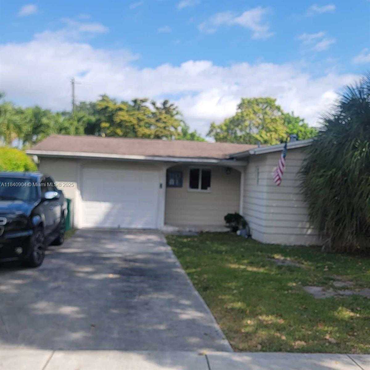 Small Image of 8475 SOUTH WEST 43RD ST, Miami Number 4
