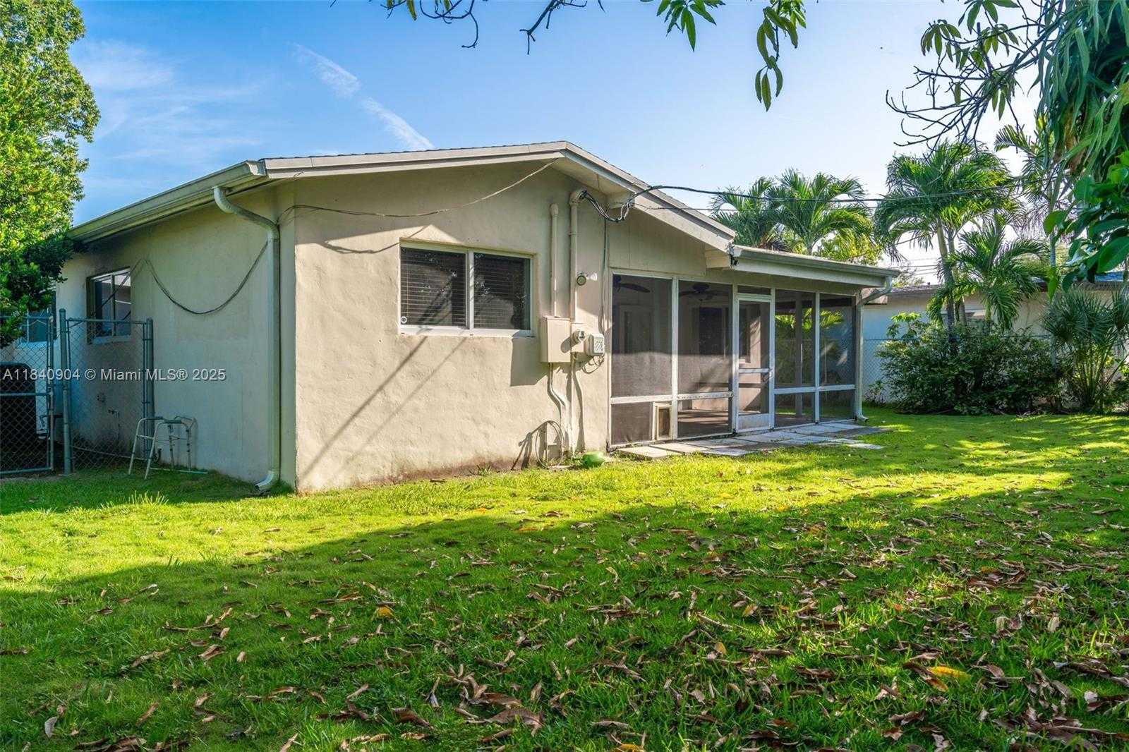 Small Image of 8475 SOUTH WEST 43RD ST, Miami Number 6