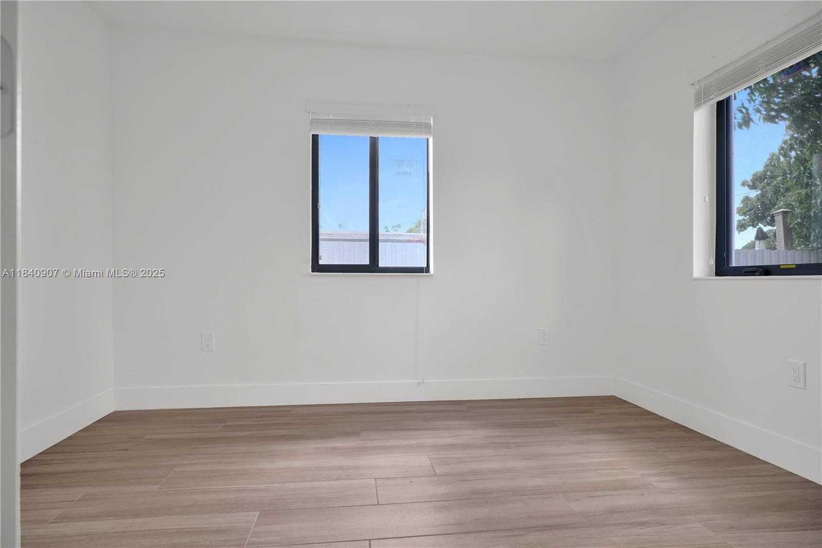 Small Image of 10424 NORTH WEST 33RD AVE, Miami Number 12