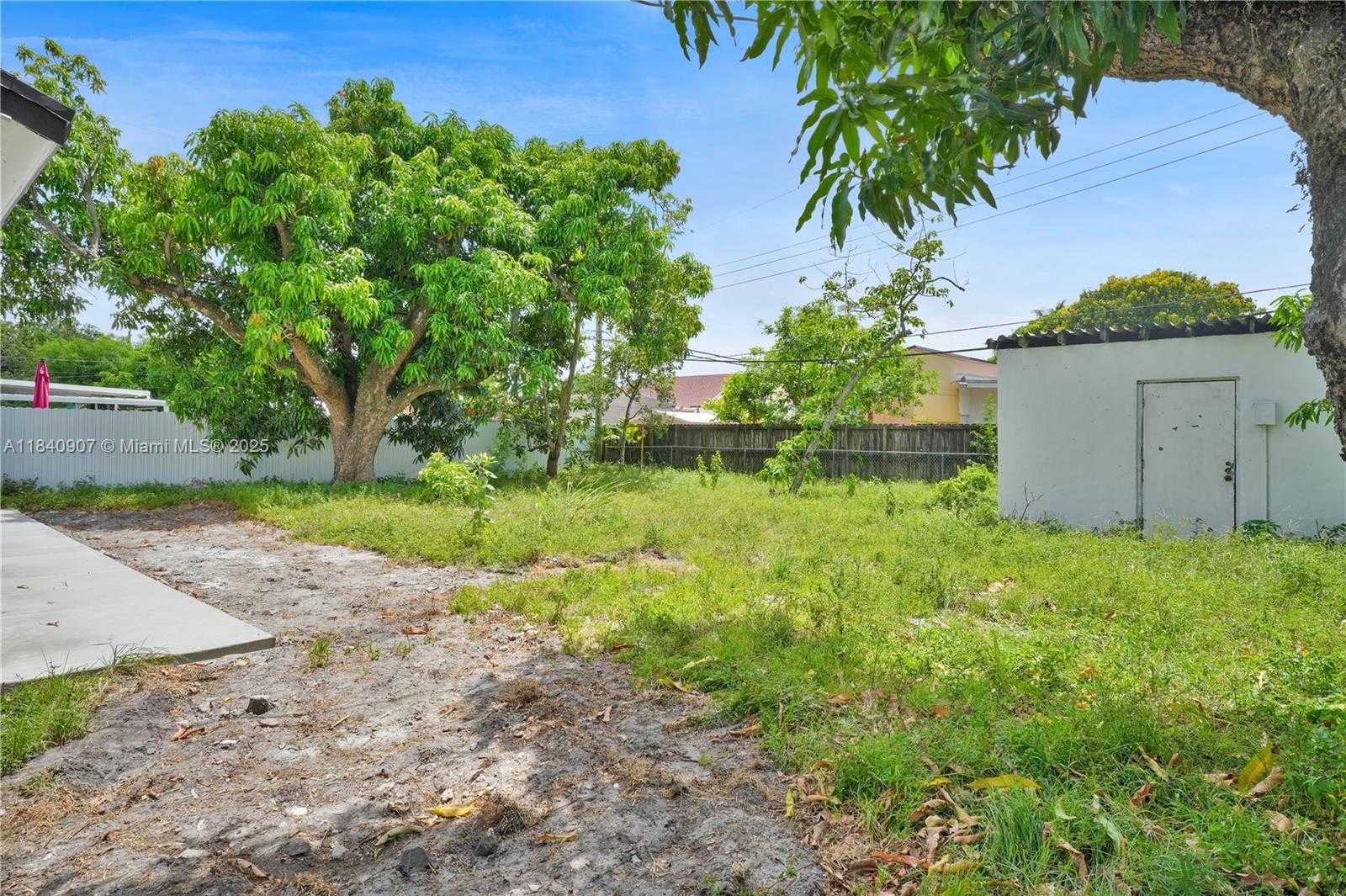 Small Image of 10424 NORTH WEST 33RD AVE, Miami Number 18