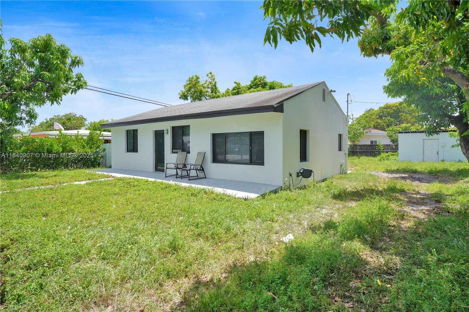 Small Image of 10424 NORTH WEST 33RD AVE, Miami Number 2