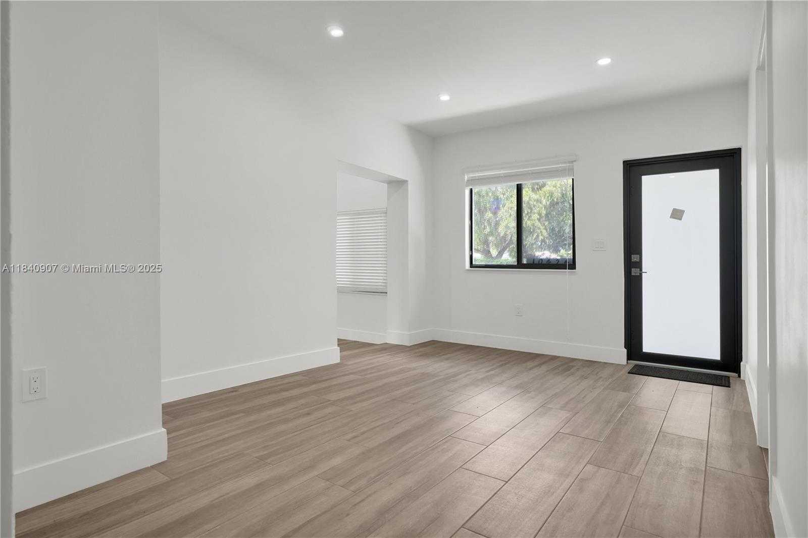 Small Image of 10424 NORTH WEST 33RD AVE, Miami Number 3