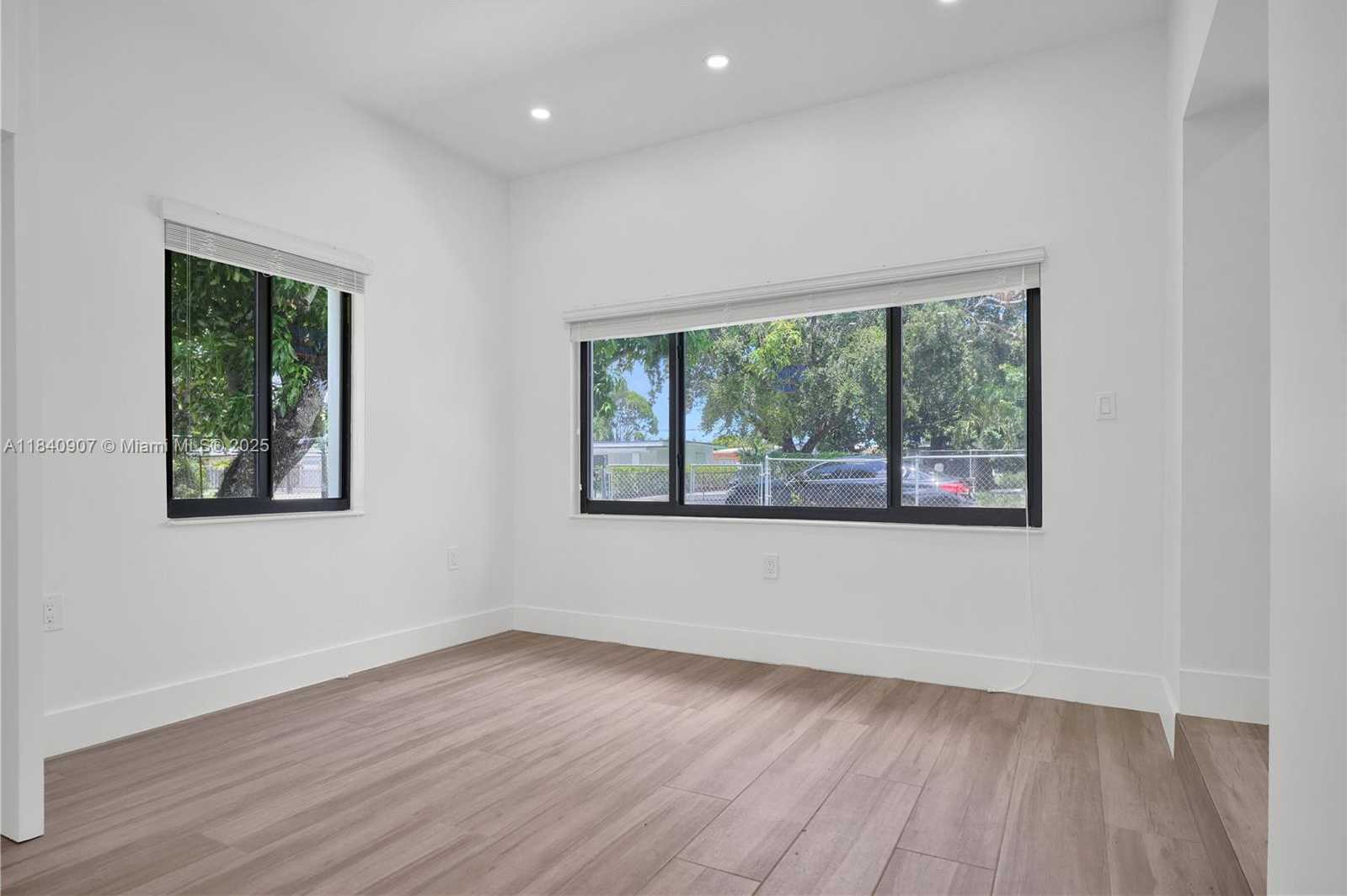 Small Image of 10424 NORTH WEST 33RD AVE, Miami Number 4