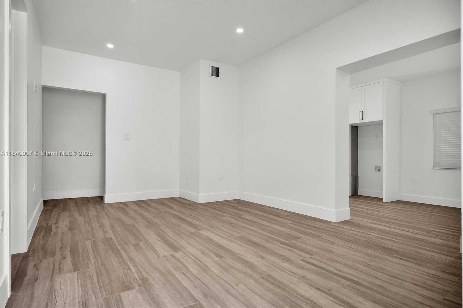 Small Image of 10424 NORTH WEST 33RD AVE, Miami Number 9