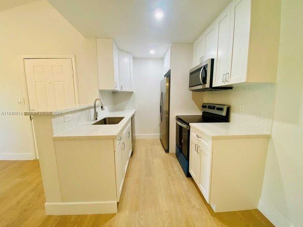 Small Image of 10581 SOUTH WEST 155TH CT #1227, Miami Number 4