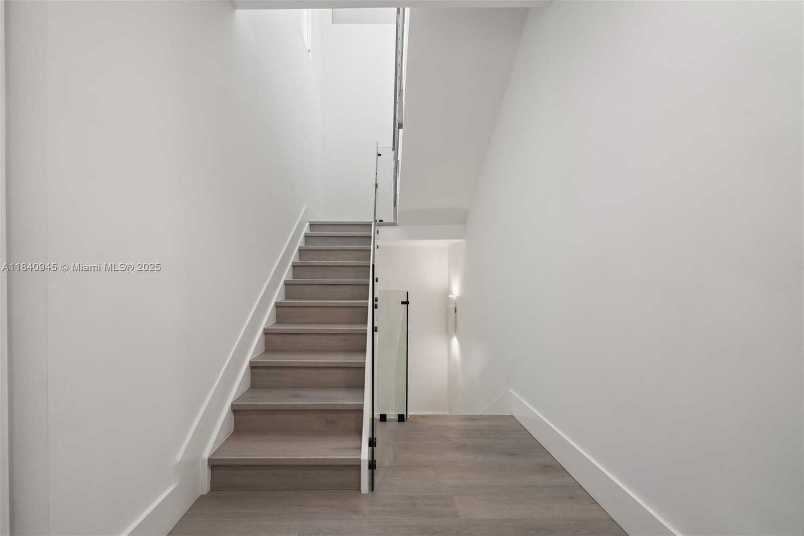 Small Image of 18955 ATLANTIC BLVD, Sunny Isles Beach Number 11