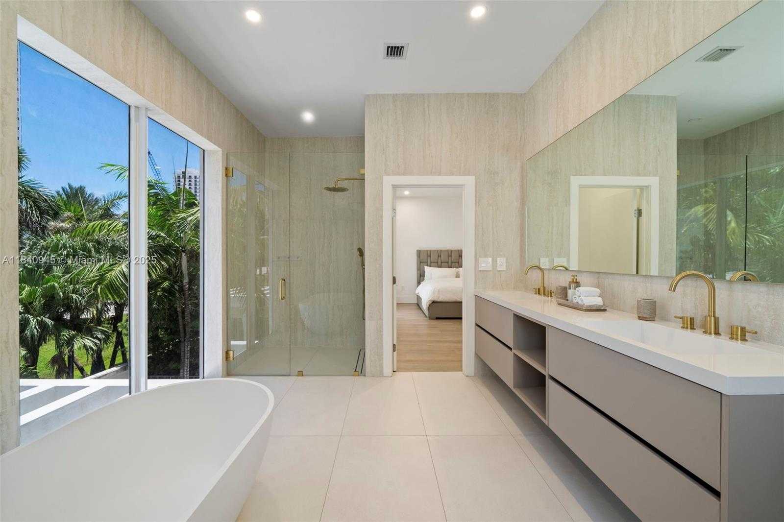 Small Image of 18955 ATLANTIC BLVD, Sunny Isles Beach Number 13