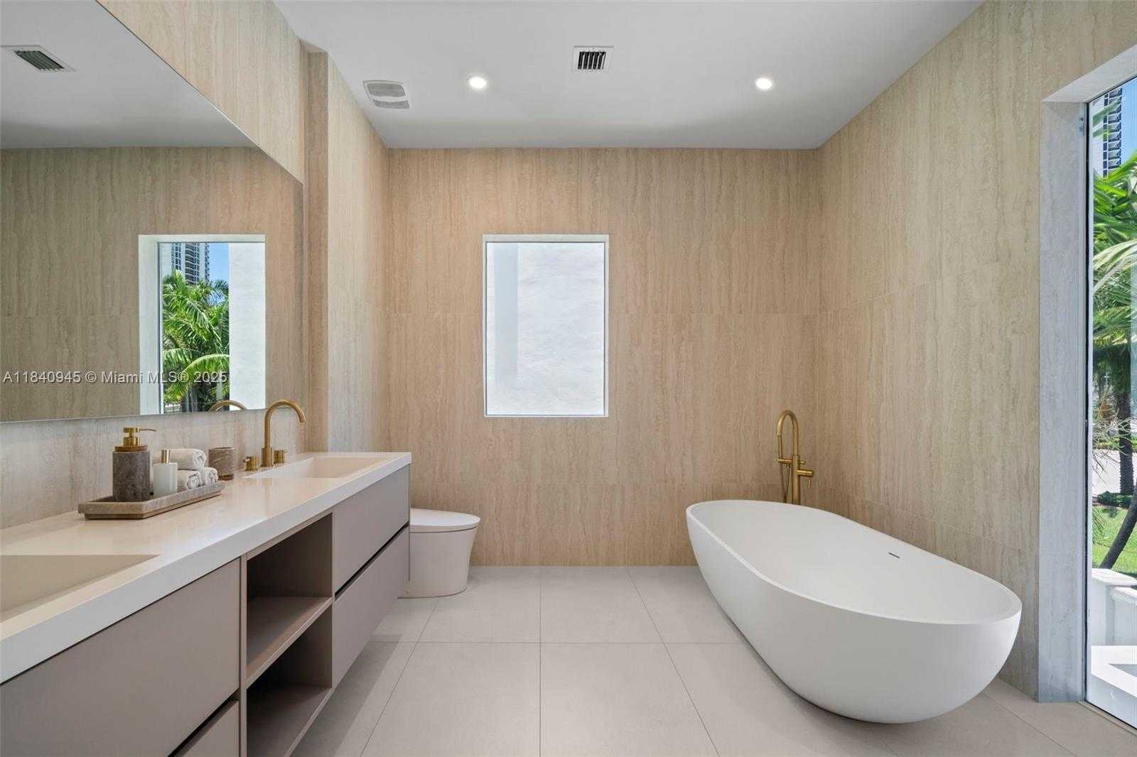 Small Image of 18955 ATLANTIC BLVD, Sunny Isles Beach Number 14