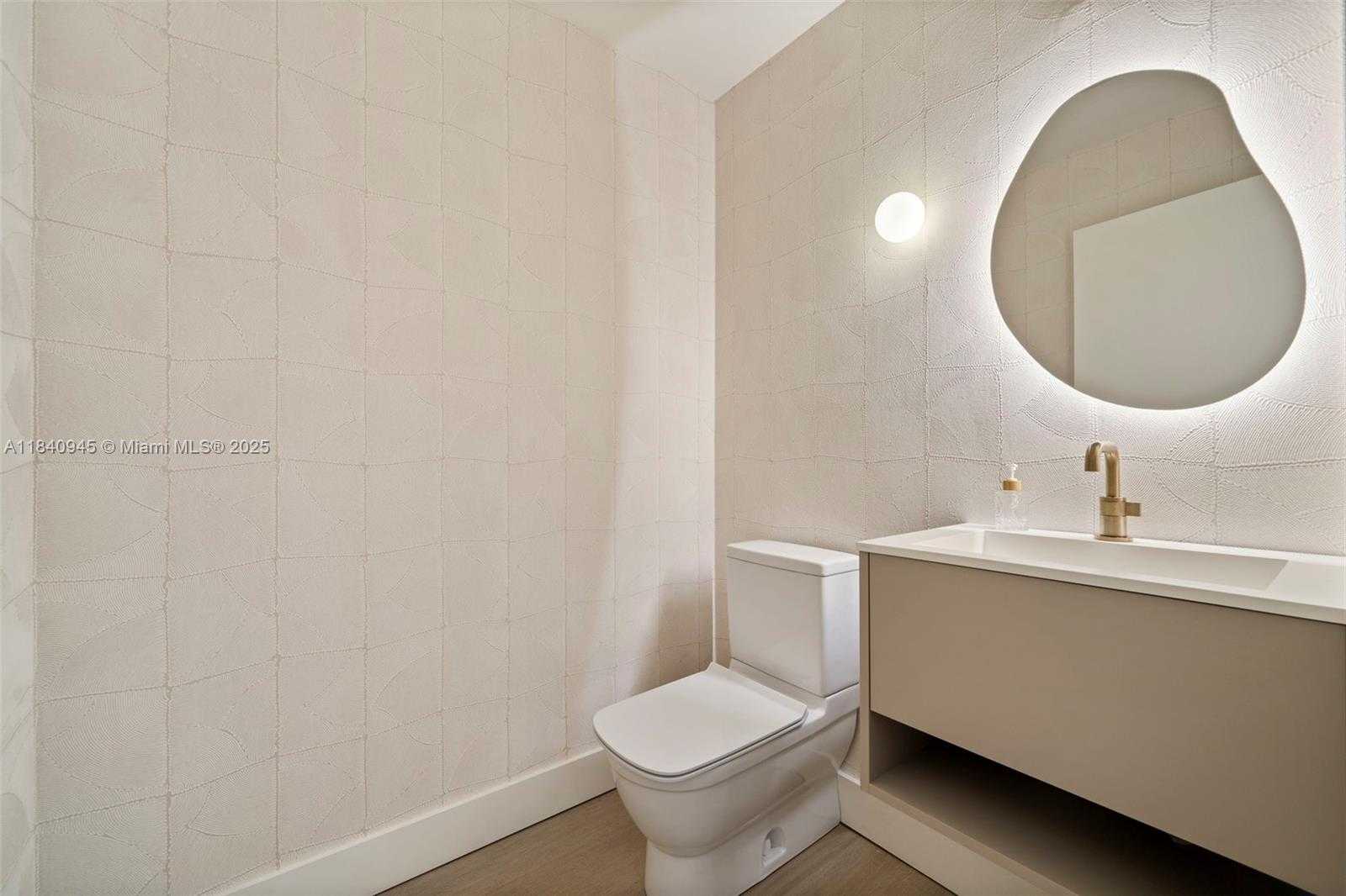 Small Image of 18955 ATLANTIC BLVD, Sunny Isles Beach Number 17