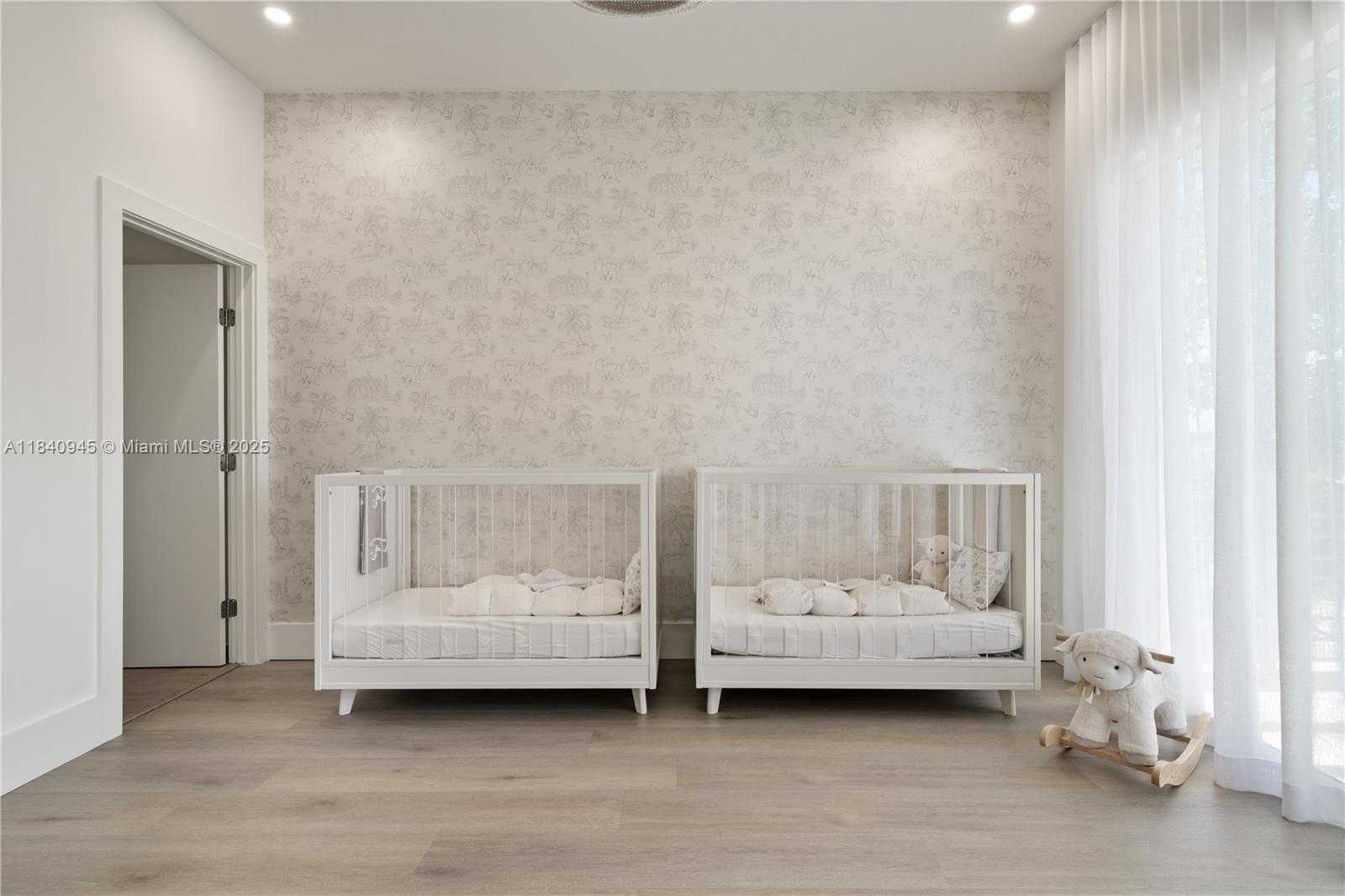 Small Image of 18955 ATLANTIC BLVD, Sunny Isles Beach Number 18