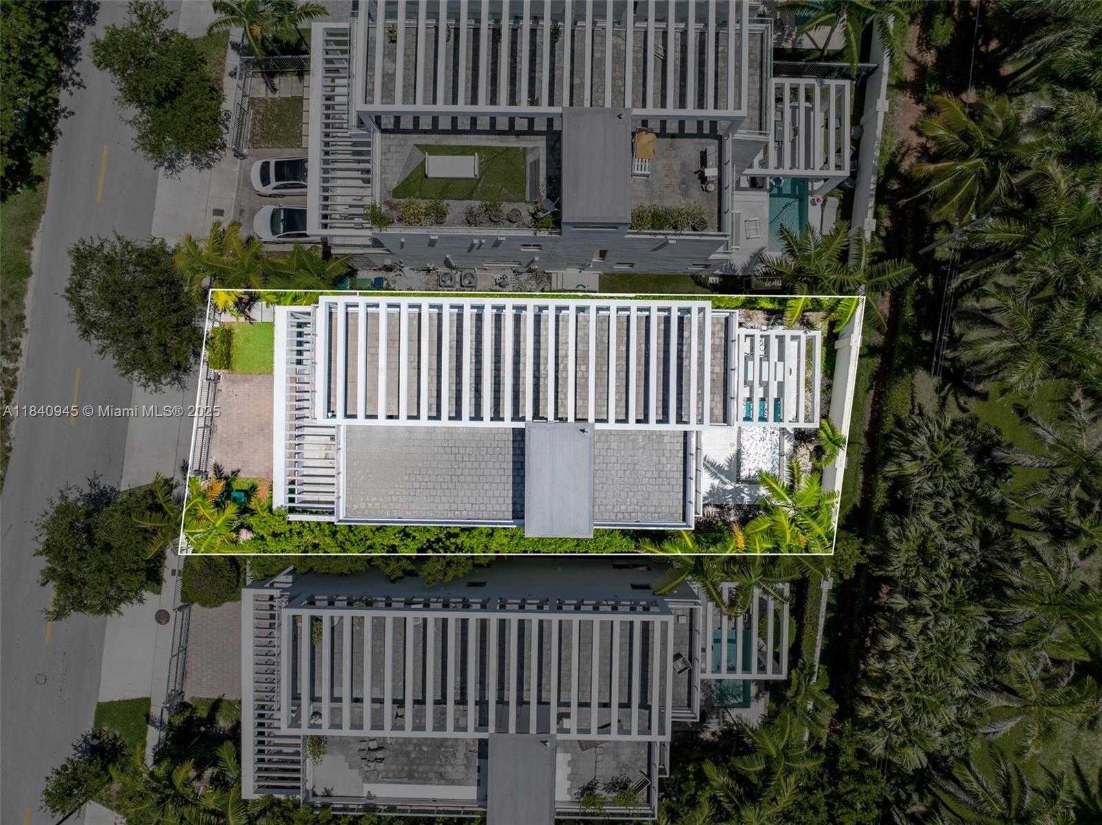 Small Image of 18955 ATLANTIC BLVD, Sunny Isles Beach Number 23
