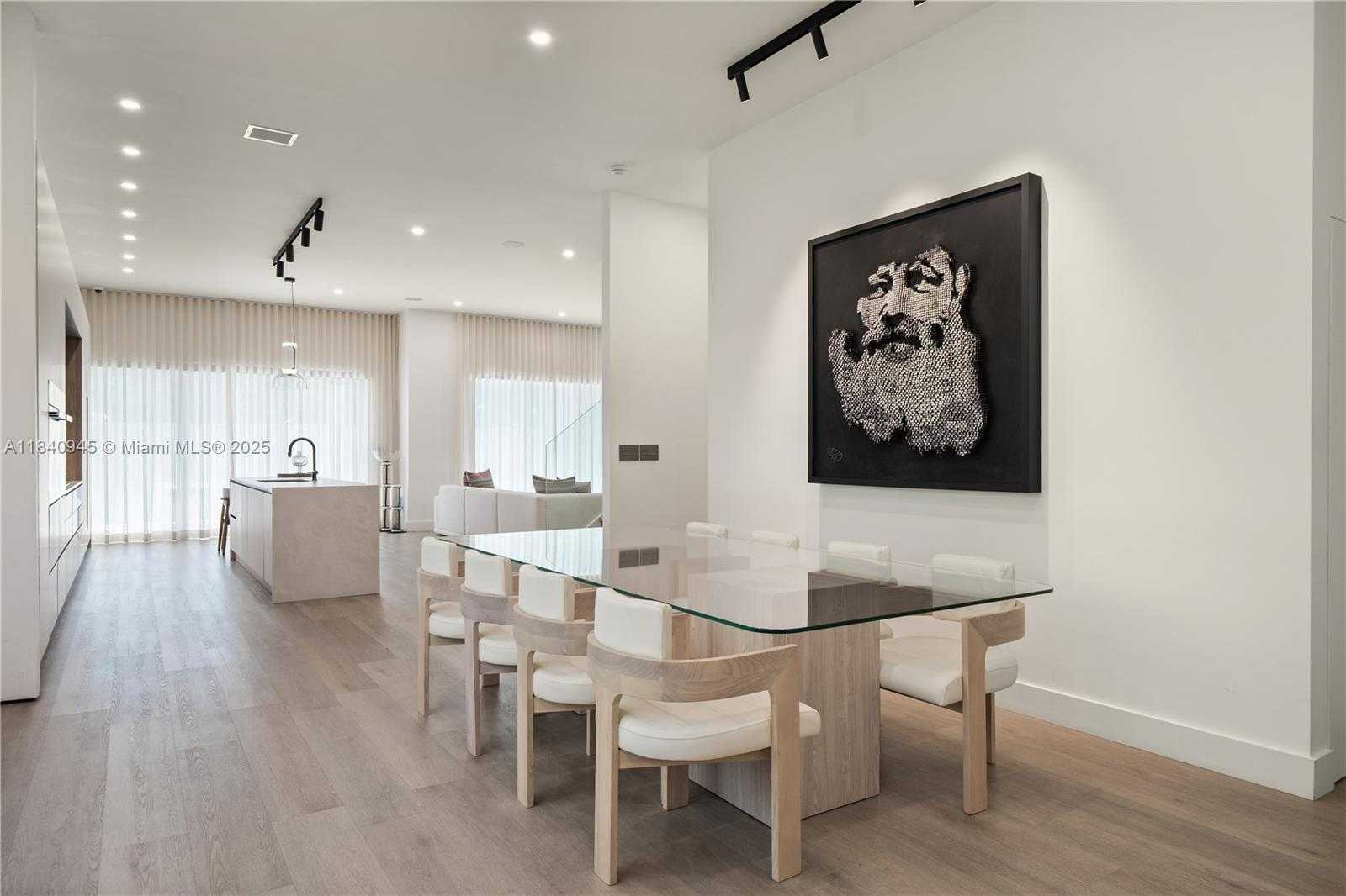 Small Image of 18955 ATLANTIC BLVD, Sunny Isles Beach Number 6