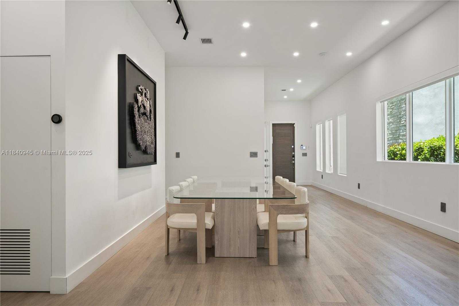 Small Image of 18955 ATLANTIC BLVD, Sunny Isles Beach Number 7