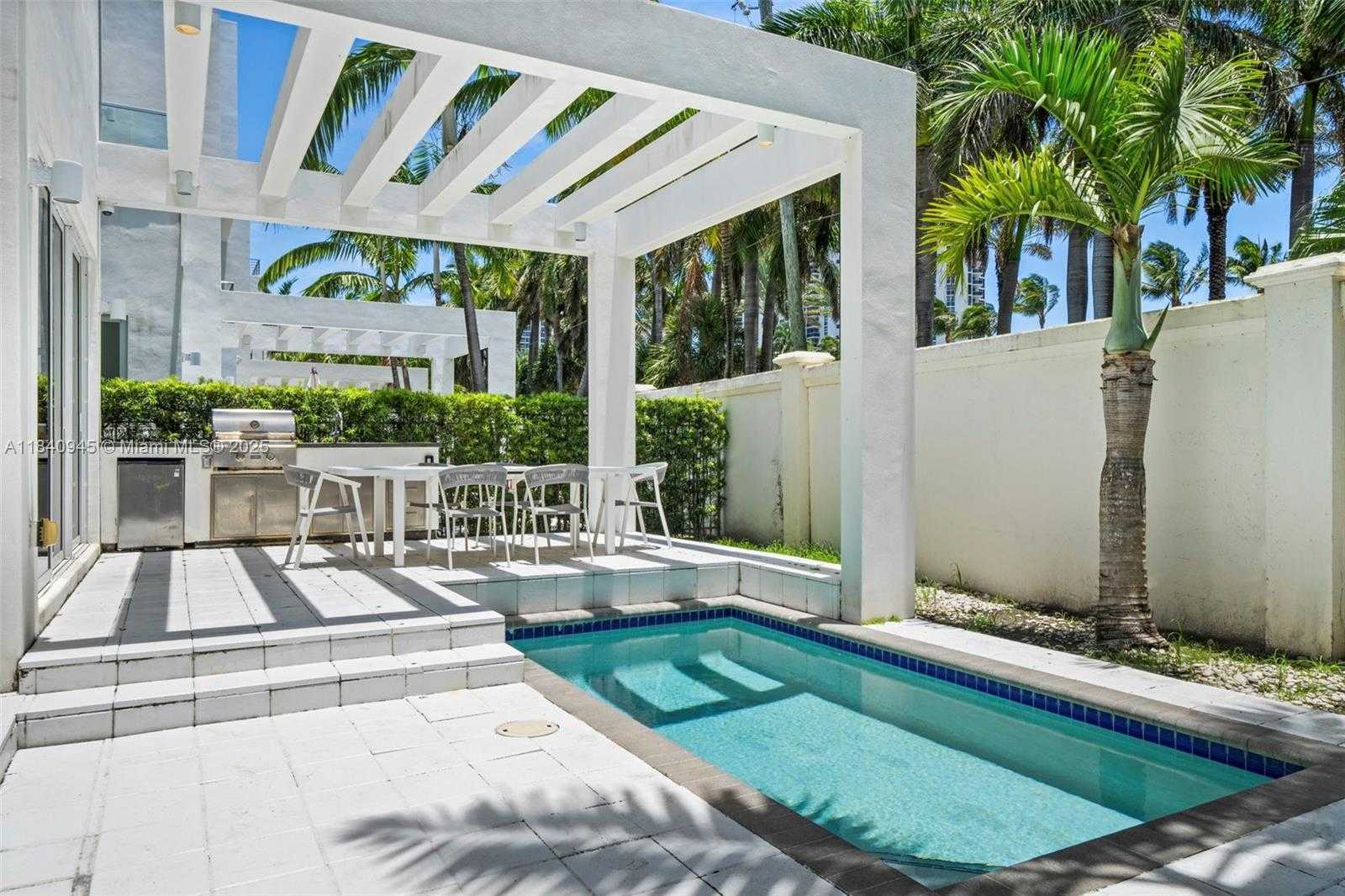 Small Image of 18955 ATLANTIC BLVD, Sunny Isles Beach Number 8